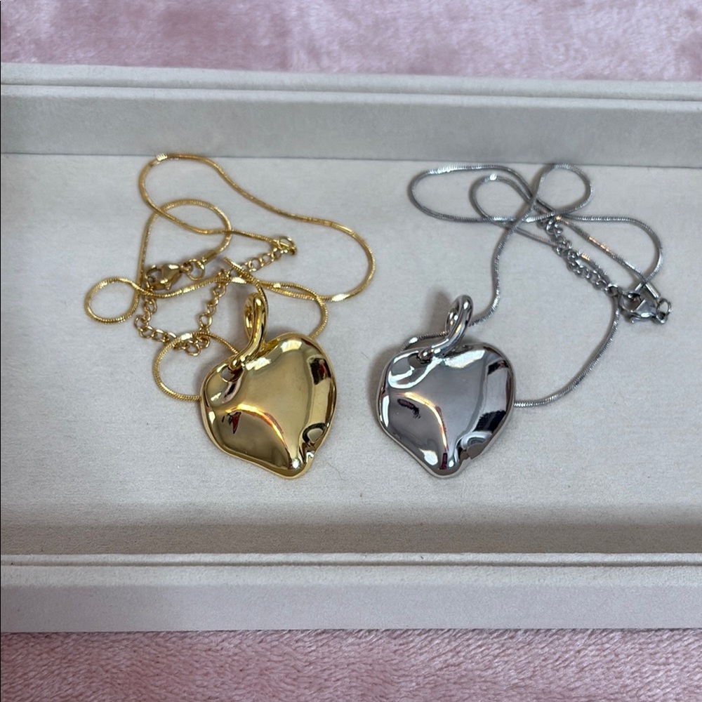 LA VOUTE Gold and Silver Heart Pendant Necklace Set